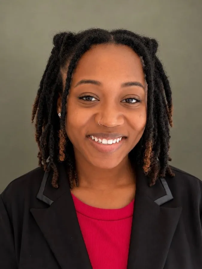 Rickiecia Rogers, Terapeuta Asociada